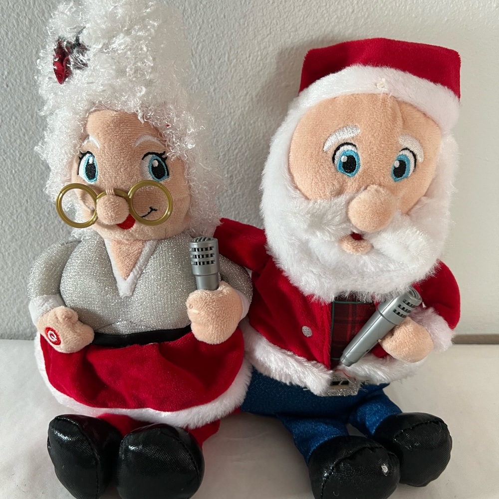 Gemmy Santa and Mrs. Claus Plush Figures‎ sings!